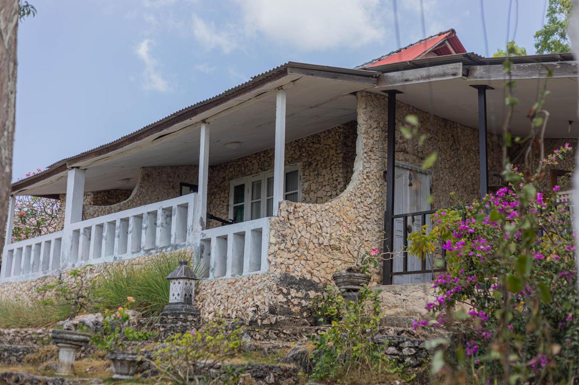 Annaya House